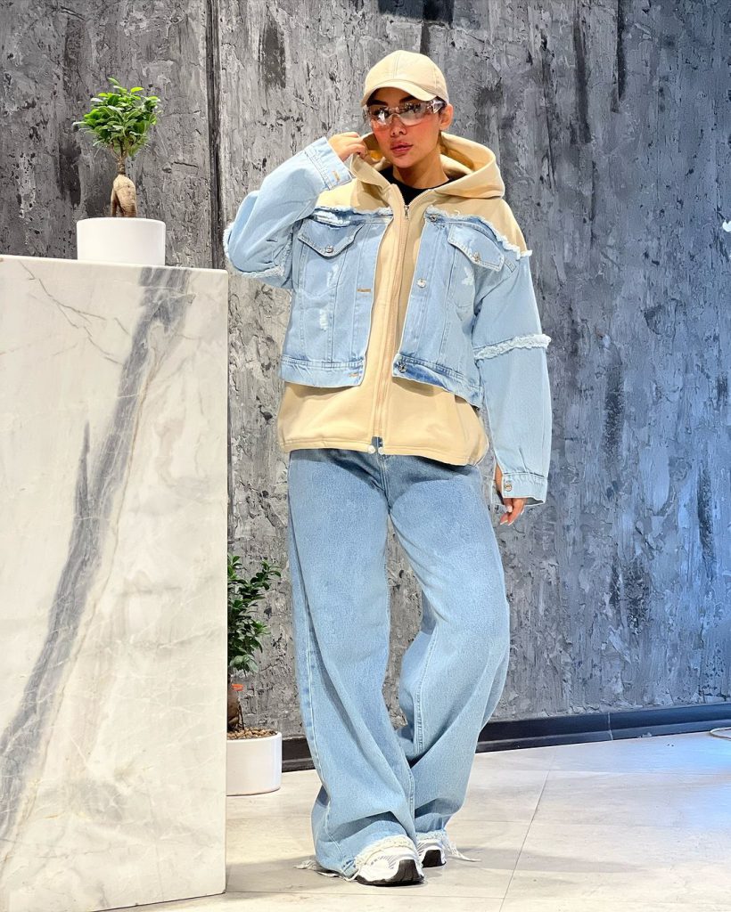 Autumn style for girls with a hoodie 17