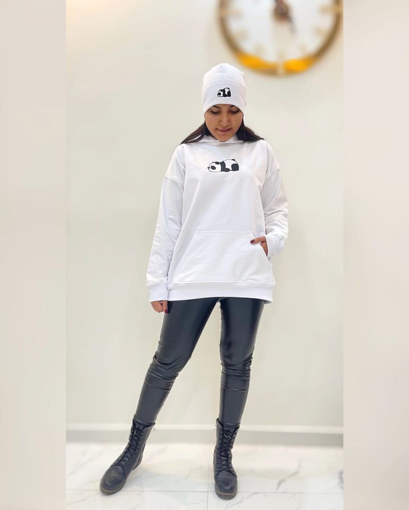 Autumn style for girls with a hoodie 26