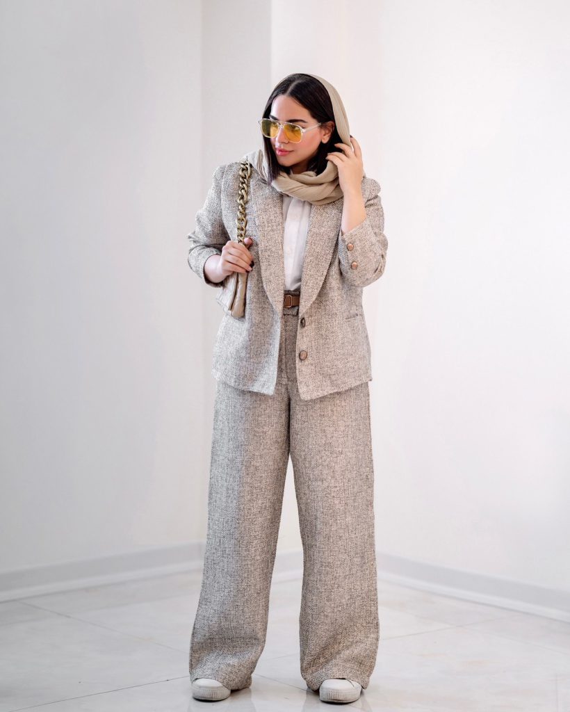 کشیده نشان دادن پاها