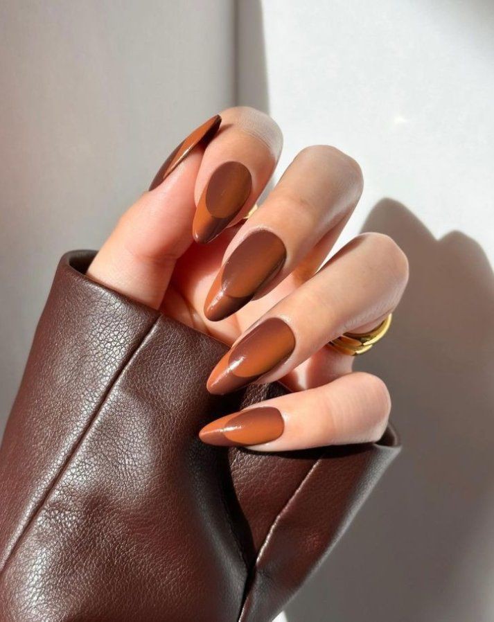 brown-trend-2025-nail-design-mahfamshop (7)