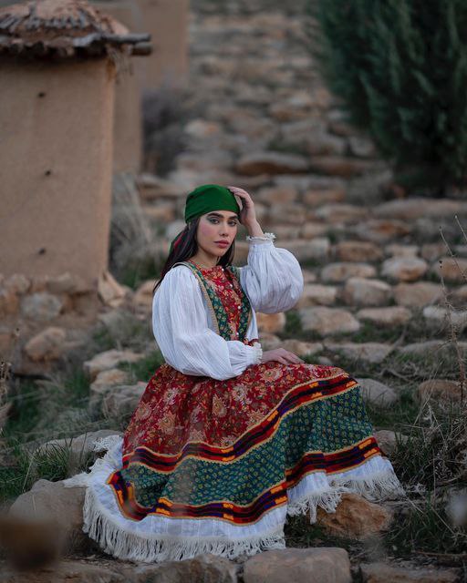 Traditional Iranian women's clothing (24)