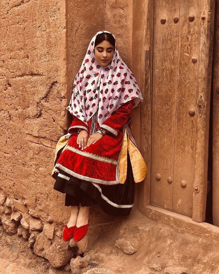 Traditional Iranian women's clothing (8)