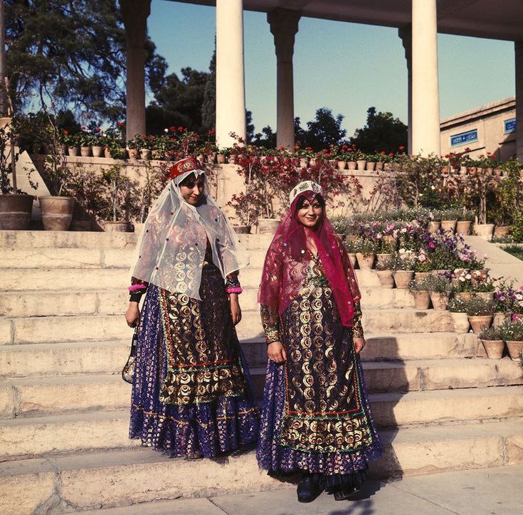 لباس محلی شیرازی زنانه