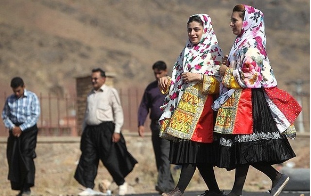 golpayegan-woman-cloth1