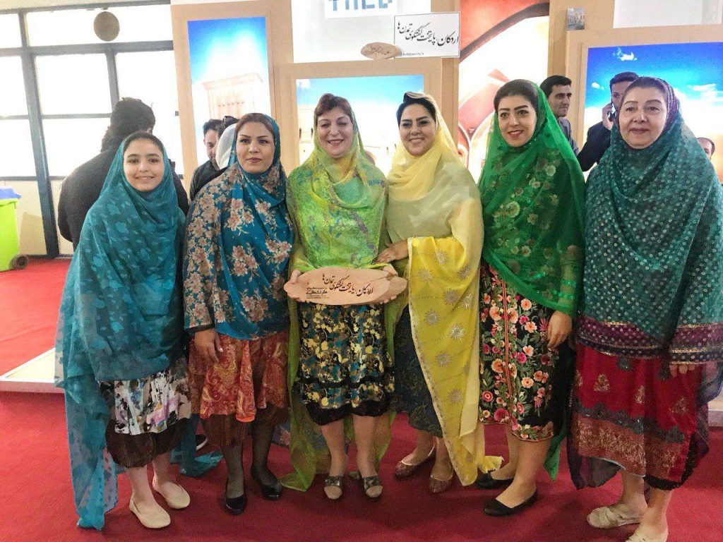 لباس زرتشتی زنانه