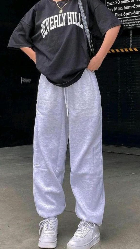 Pin page _ Aesthetic sweatpants outfit, Cute sweatpants outfit, Streetwear