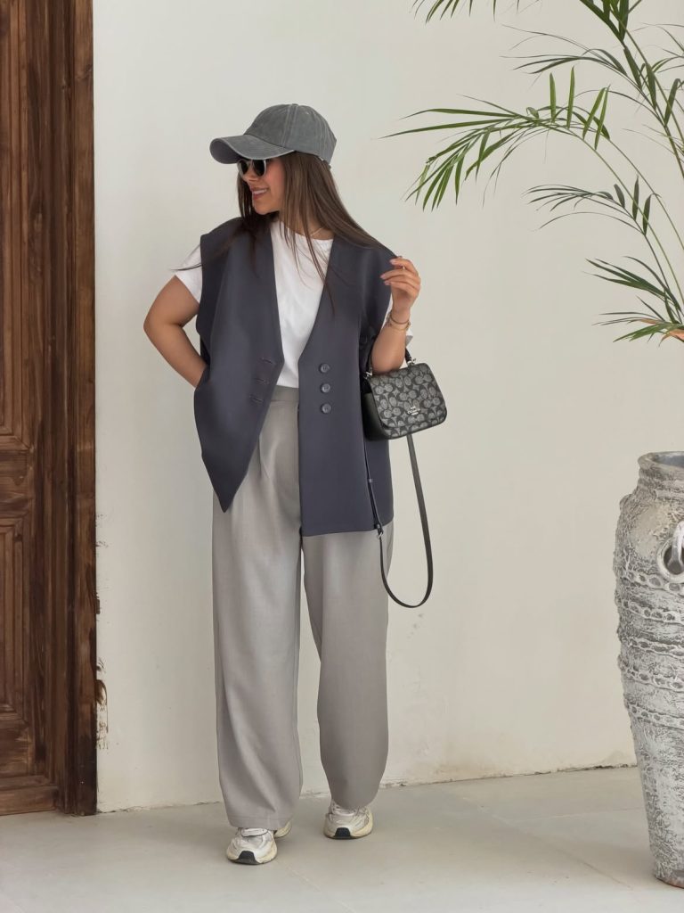 women-vest-outfit-ideas (10)