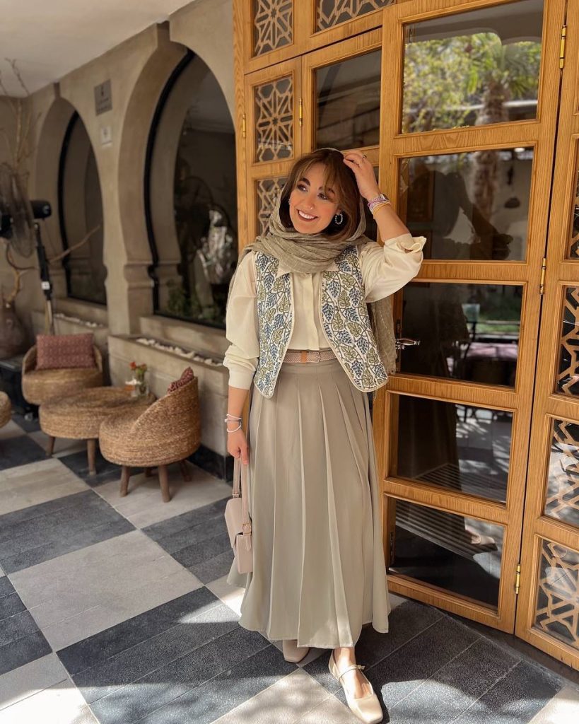 women-vest-outfit-ideas (28)