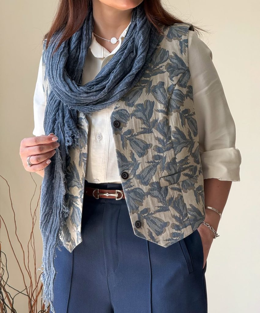 women-vest-outfit-ideas (32)